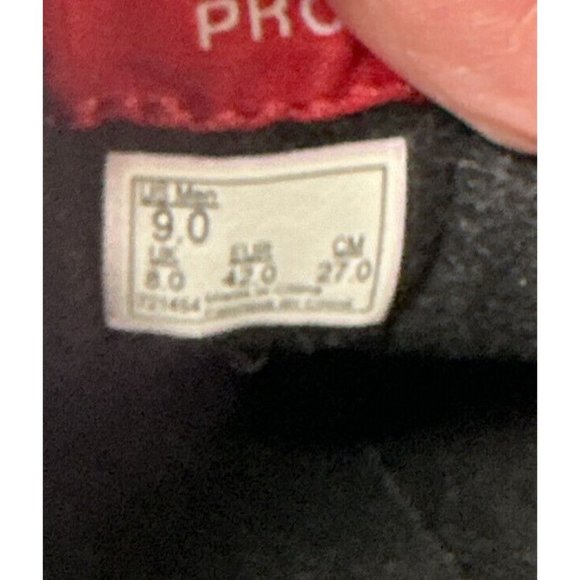 Size 9 - VANS Skate Board Shoe Black White Waves On The Side  Size 9 - VANS Skate Board Shoe Black White Waves On The Side Suede Type Material